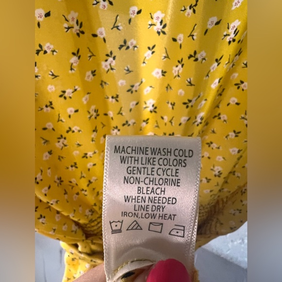 Summer Dress with Ruffle Sleeves and Adjustable Waist - Picture 2 of 6